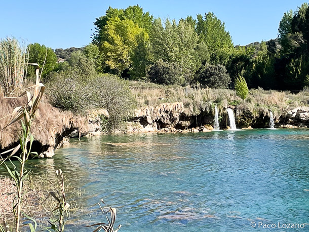 Pequeños saltos de agua en las Lagunas de Ruidera
