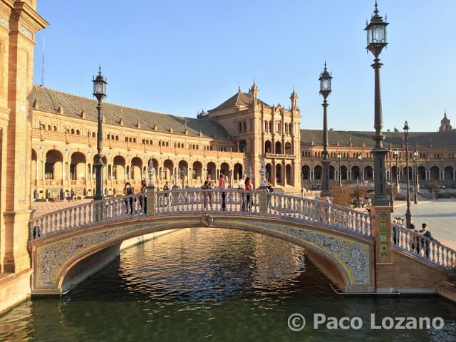 Puente en la Plaza de España de Sevilla